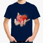 Детская классическая футболка Сердце в руке, heart in hand