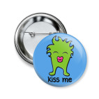 Значок 50 мм Kiss me