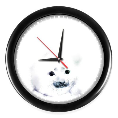 Настенные часы с принтом Малыш тюлень