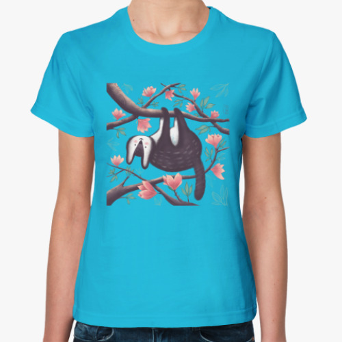 Женская футболка с принтом Забавный зверёк на ветвях магнолии