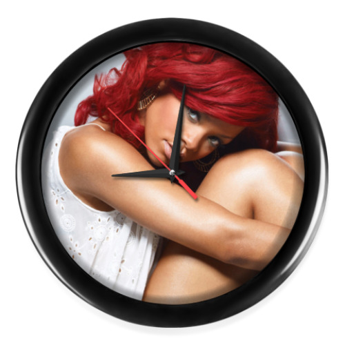 Настенные часы с принтом Rihanna