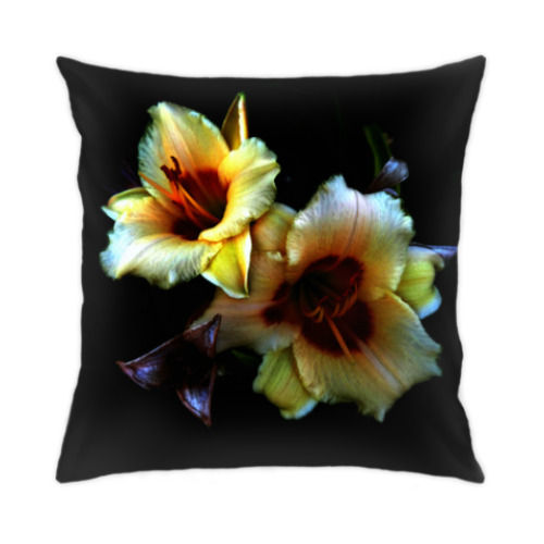 Подушка с принтом Лилии