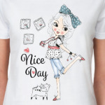 Девочка с котенком дома