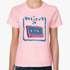 Классическая женская футболка Верю в кассеты