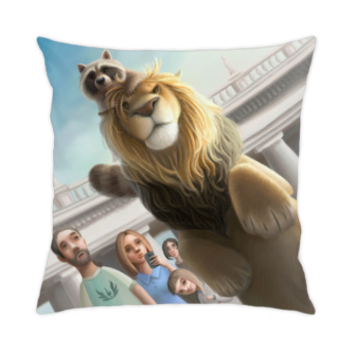 Подушка Лев и Енот в Риме