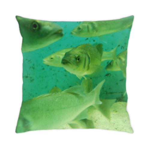 Подушка с принтом рыбы в аквариуме