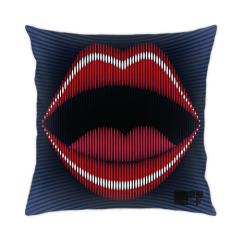 Подушка с принтом kiss me