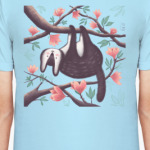 Забавное животное в магнолиях