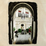 Дворик в Париже