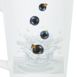 Молоко с ягодой