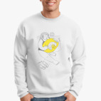 Девушка надувает желтый плавательный круг