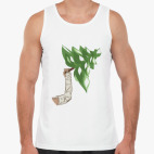 Рука в гипсе держит елку