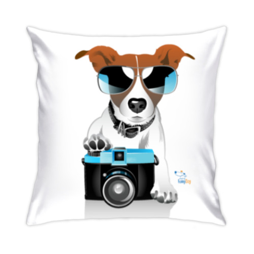 Подушка с принтом Рассел с фотоаппаратом